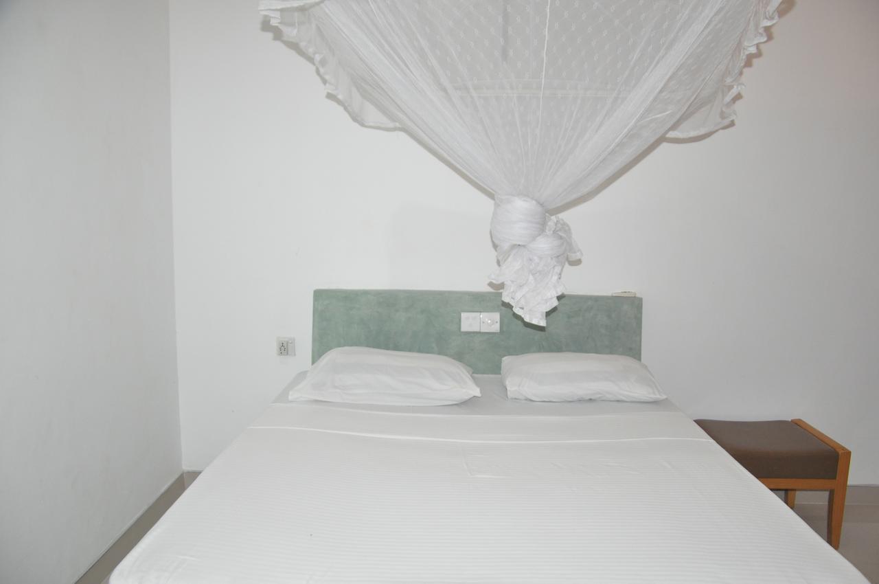 The Fence Bed & Breakfast Bentota Exterior photo